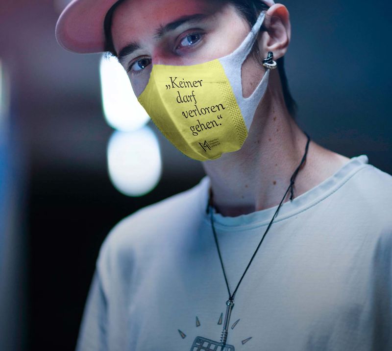 mml_maske_mockup_1_h2500-800x717.12-q80